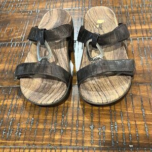 Orthaheel Layla II copper brown croc slides sandals 11 42